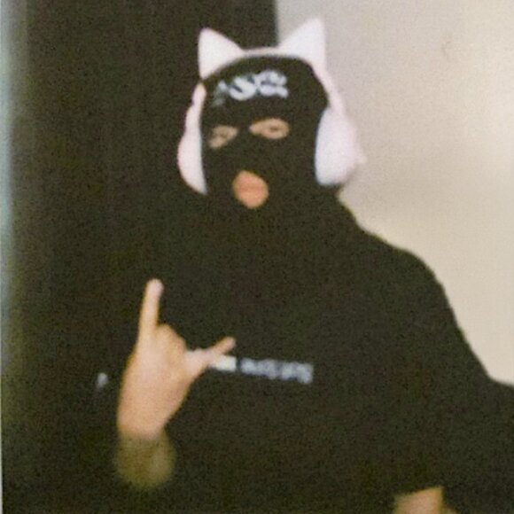 Meet your Posher, Cyn - Picture 1 of 1